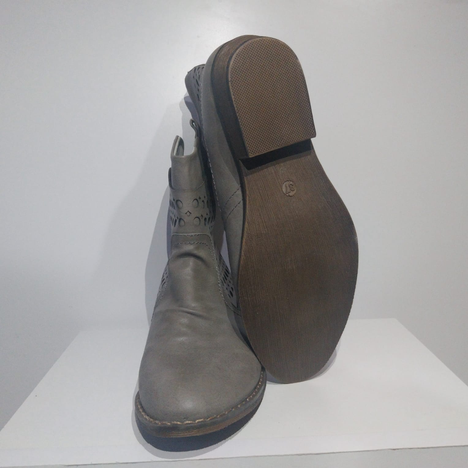 Botin Dama New Walk Vaquero color Black y Grey